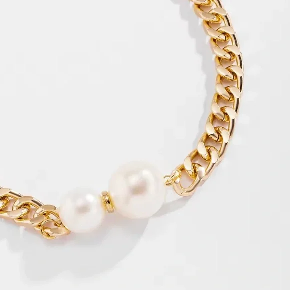 Ginevra Pearl Gold Chain Statement Necklace - Picture 4 of 11